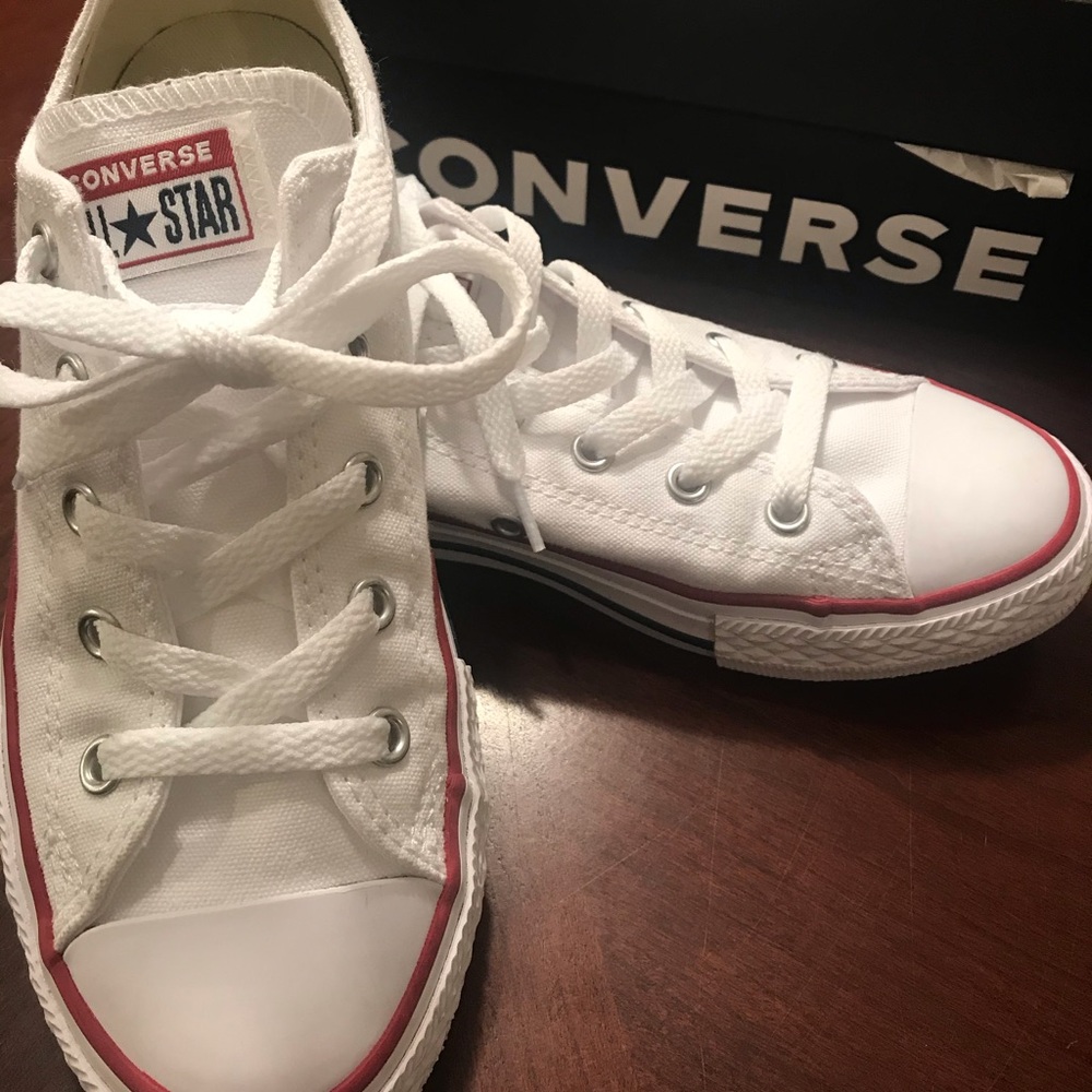 Kids Chuck Taylors: Converse Sz 2: LIKE NEW